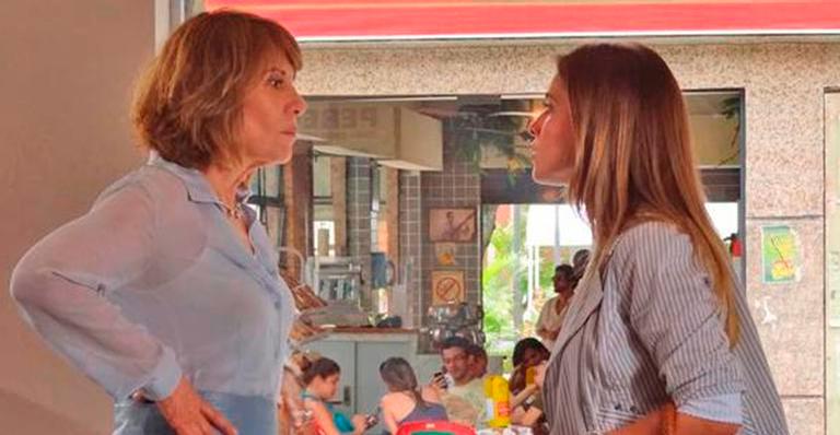Beatriz invade esconderijo de Esther para pegar filho em ‘Fina Estampa’