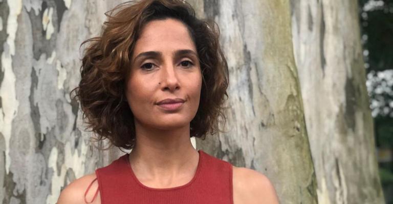 Camila Pitanga relembra viagem com amiga para Nova Iorque e fãs elogiam