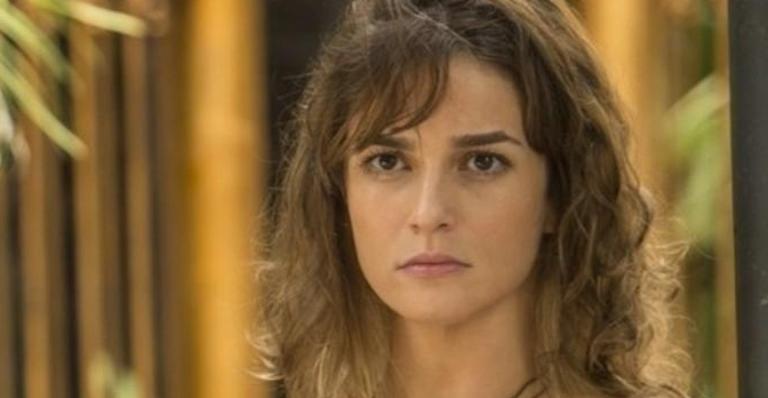 Dada como morta, Sofia volta para atormentar o namoro da mãe, Lili, em ‘Totalmente Demais’
