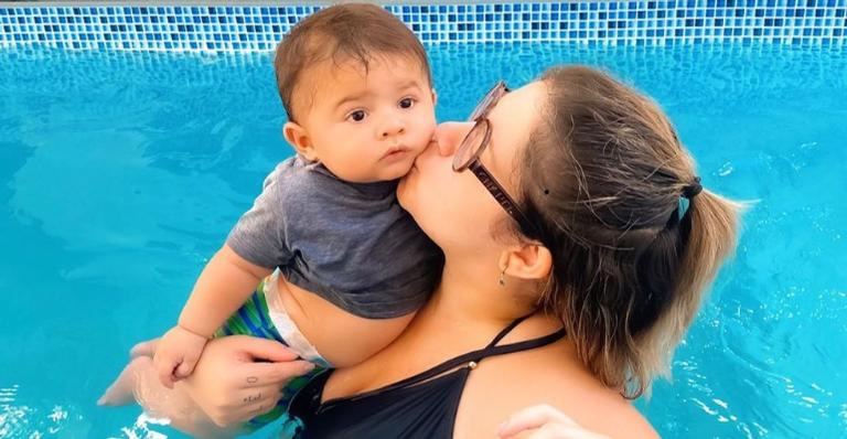Mamãe coruja! Marília Mendonça posa agarradinha com o filho, Léo, e encanta