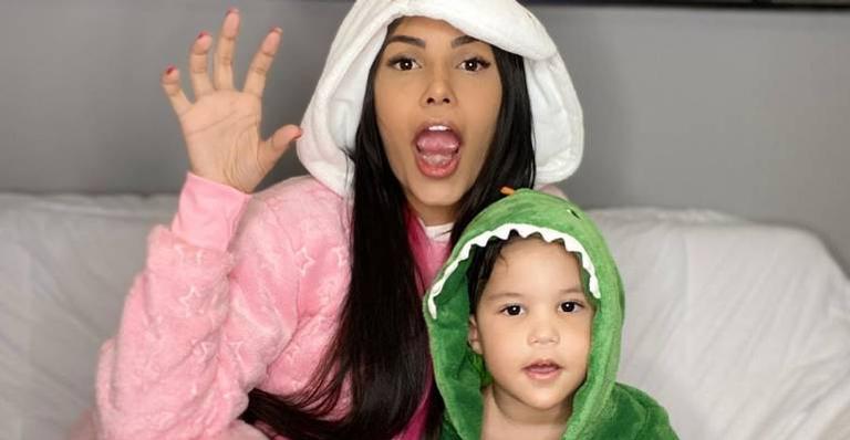 Ex-BBB Flayslane explode o fofurômetro ao posar de pijama com o filho