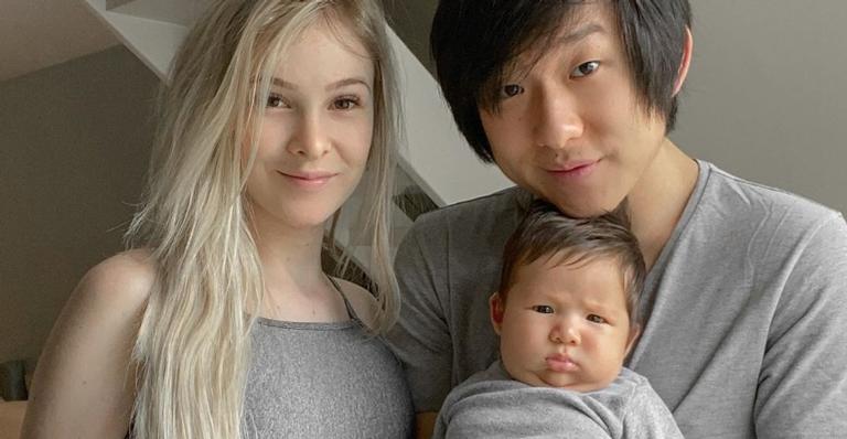 Filho de Pyong Lee de 5 meses surge mandando beijo em vídeo fofíssimo e encanta demais