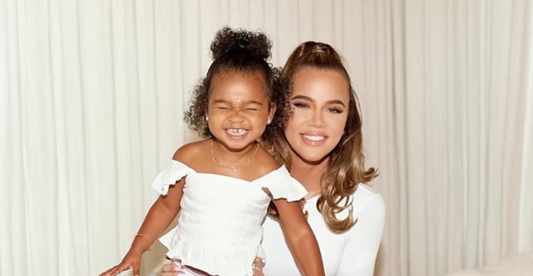 Khloé Kardashian mostra peripécia da filha e diverte web: ”Alguém estava se achando”