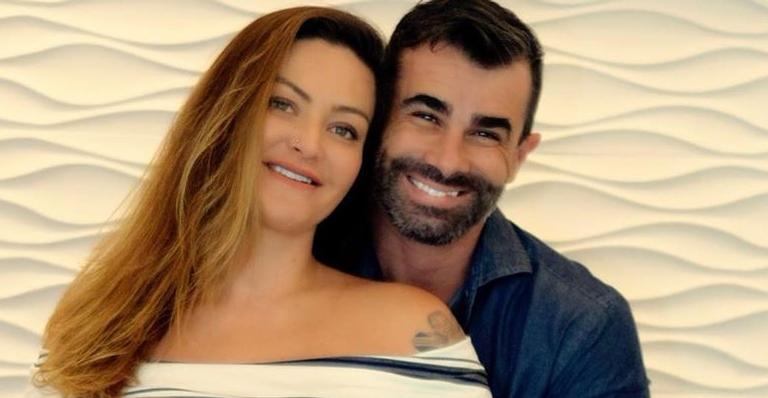Laura Keller exibe barrigão enorme na reta final da gravidez: ”Recorde de peso, 23kg a mais”