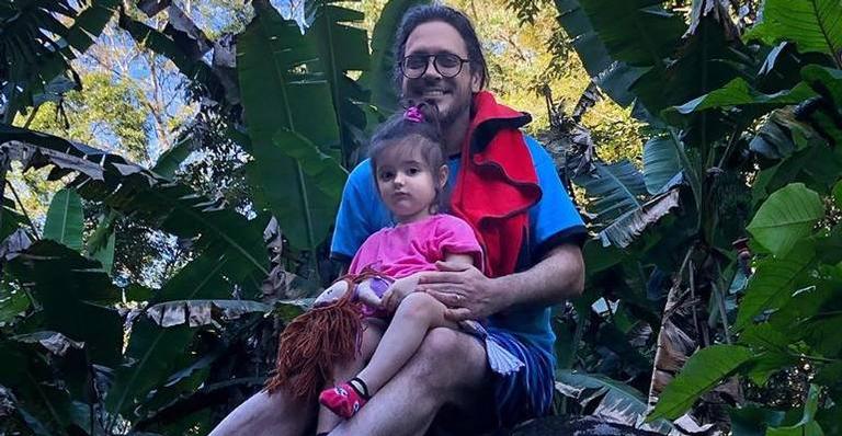 Lucio Mauro Filho encanta ao posar com a filha caçula, Liz