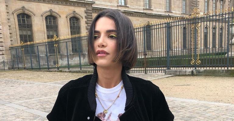 Manu Gavassi se diverte ao fazer fotos na cozinha: ”Pagando de gatinha”