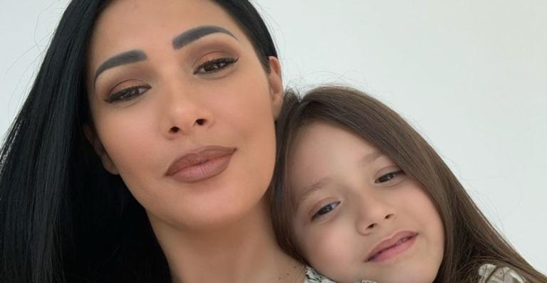 Simaria faz festão em casa com decoração luxuosa para comemorar os 9 anos da filha, Giovanna