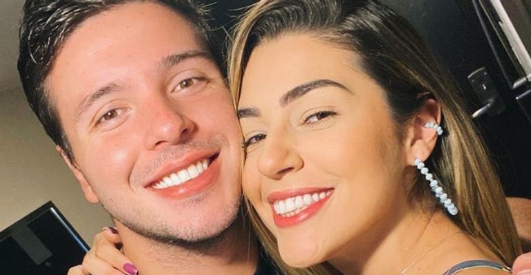 Vivian Amorim posa com o namorado: ”Dia que eu mostrei com quantos paus se faz uma canoa”