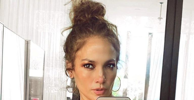Aos 51 anos, Jennifer Lopez publica foto sem maquiagem e impressiona fãs