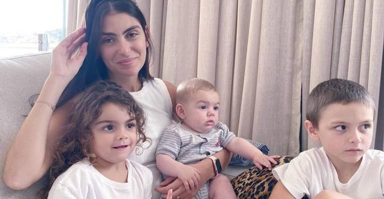 Mariana Uhlmann revela reações dos filhos com a chegada do caçula: ”Cada um tem o seu lugar”