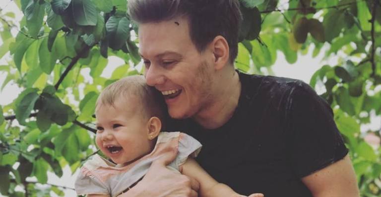 Michel Télo comemora aniversário da filha: ”Te amo infinito”