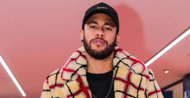 Neymar posa com os ‘parças’ e celebra amizade: ”Sempre estiveram comigo”