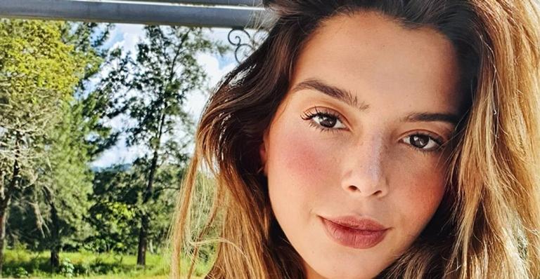 Giovanna Lancellotti reúne toda a família em foto e celebra: ”Transbordando amor”
