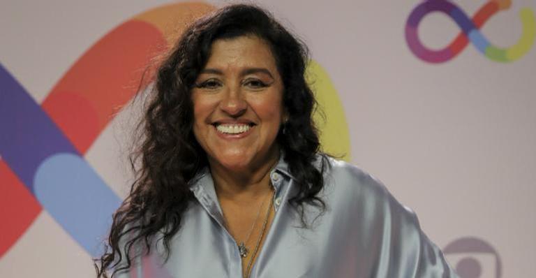Regina Casé relembra clique amamentando a filha, Benedita: ”Mãe moleca”