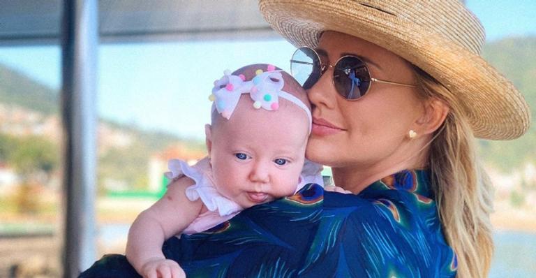 Ana Paula Siebert surge de cara lavada com a filha: ”Agradeço a Deus por você existir”