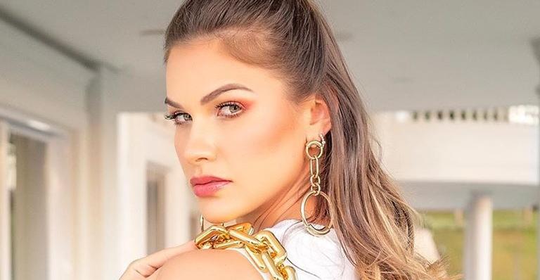 Luxo! Andressa Suita aposta em acessórios grifados de quase R$16 mil para live do Gusttavo Lima