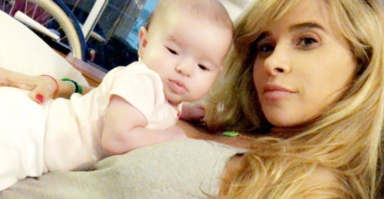Dany Bananinha compartilha momento de fofura com a filha e encanta web