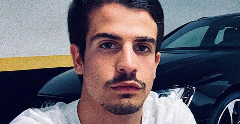 Enzo Celulari surge lindíssimo e arranca elogios dos fãs: ”Que homem lindo”