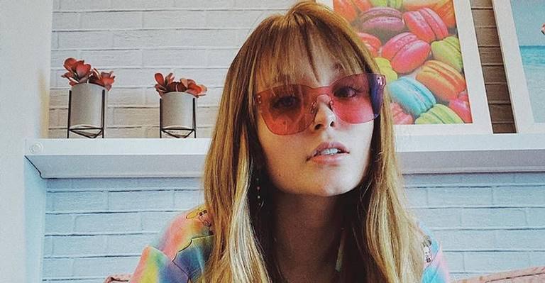 Larissa Manoela começa a semana com banho de mar e recebe elogios: ”Que musa!”