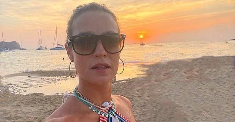 Em Ibiza, Luana Piovani posa na praia e revela: ”Achei minha ‘Noronha’ na Europa”