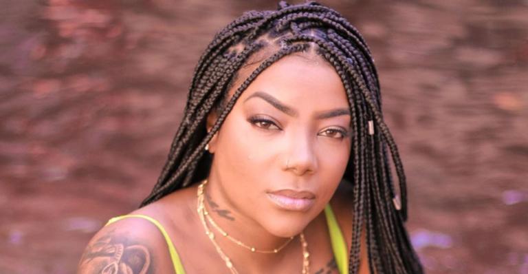 Ludmilla arrasa ao surgir tomando sol em novo clique