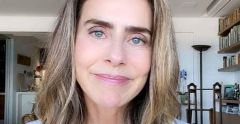 Maitê Proença brinca ao postar foto do cachorro da filha: ”Único neto que estou autorizada”