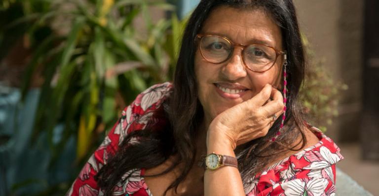 Regina Casé diz que educa o filho de 7 anos para ser antiracista