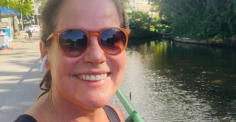Renata Ceribelli posta foto de 30 anos atrás e mostra os filhos gêmeos: ”Paixões da minha vida”