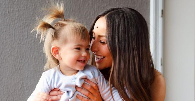 Sabrina Sato atualiza as definições de fofura em cliques com a filha e brinca: ”Close de garota”