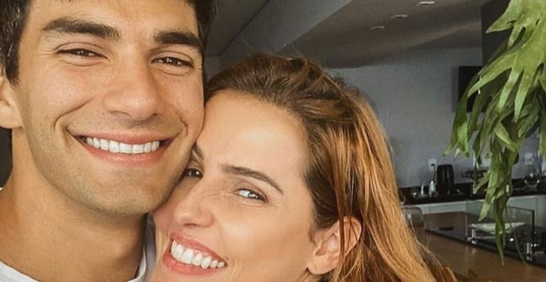 Deborah Secco revela que ela e o marido pegaram coronavírus: ”Foi uma gripe muito destrutiva”
