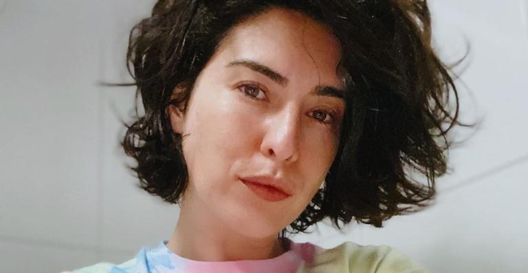 Fernanda Paes Leme mostra marcas da cirurgia na barriga e brinca: ”Três Marias”