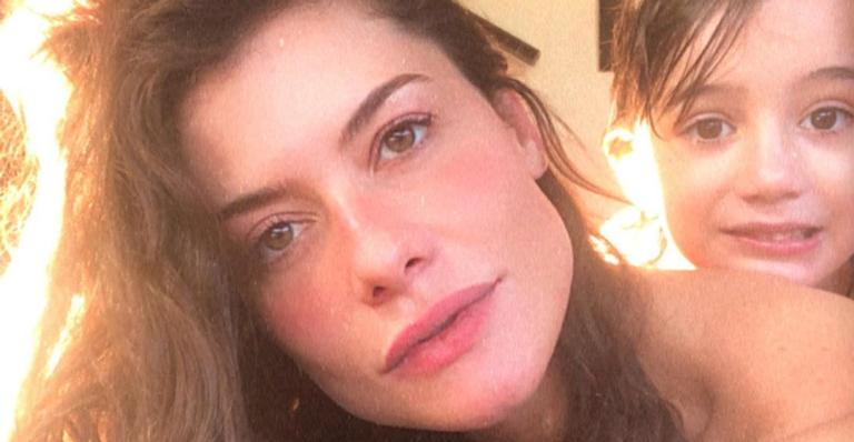Alinne Moraes encanta ao mostrar o filho interagindo com a natureza