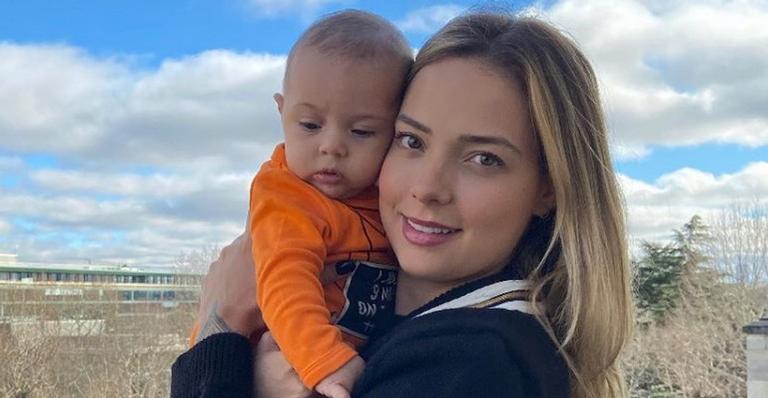 Carol Dantas atualiza as definições de fofura ao publicar foto de Valentin todo sorridente