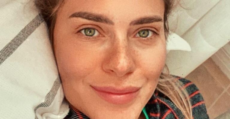 Carolina Dieckmann aparece em vídeo cantando e seguidores elogiam: ”Voz boa de ouvir”