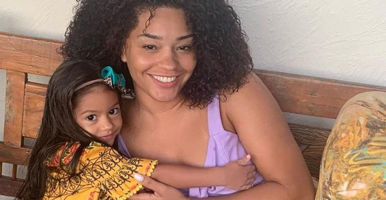 Juliana Alves relembra cliques com a filha e brinca: ”Dá muito trabalho, mas a gente se diverte”