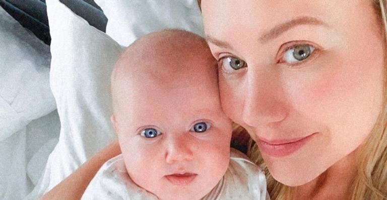 Ana Paula Siebert posa com a filha, Vicky, e fala sobre o crescimento da bebê: ”To impressionada”