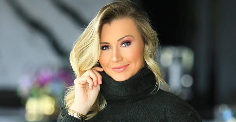 Ana Paula Siebert posa abraçando cachorrinha e se declara: ”Minha preciosidade”