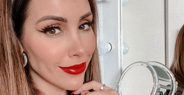 Bella Falconi posa de máscara e fala sobre o novo normal: ”Aprendemos a sorrir com os olhos”