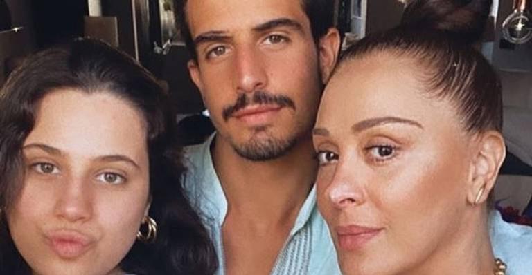 Claudia Raia posta clique com os filhos e os fãs elogiam: ”Família linda”