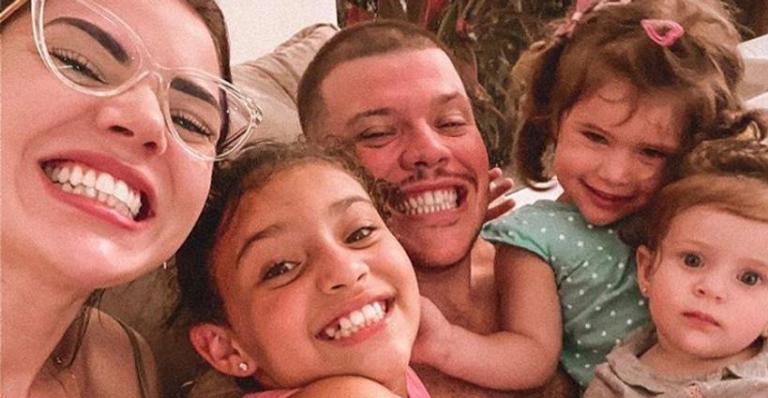 Paizão! Ferrugem se derrete ao falar das três filhas: ”Coisas mais preciosas de minha vida”