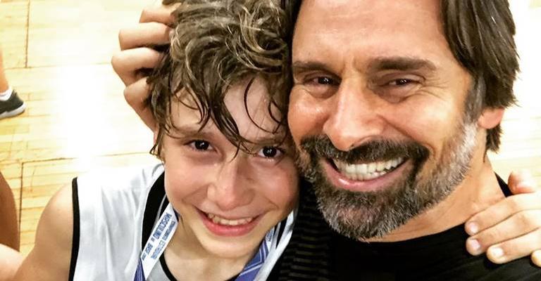 Murilo Rosa se surpreende com altura do filho, Lucas, aos 12 anos: ”É grande mas não é dois”