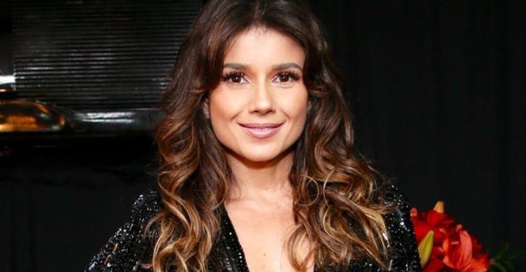 Paula Fernandes surge deslumbrante em foto na fazenda: ”Deusa!”