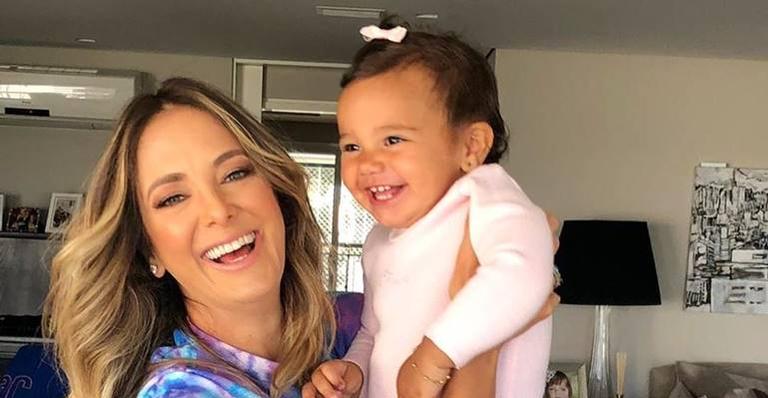 Ticiane Pinheiro posta clique fofíssimo com a caçula, Manuella, e deseja um ótimo final de semana