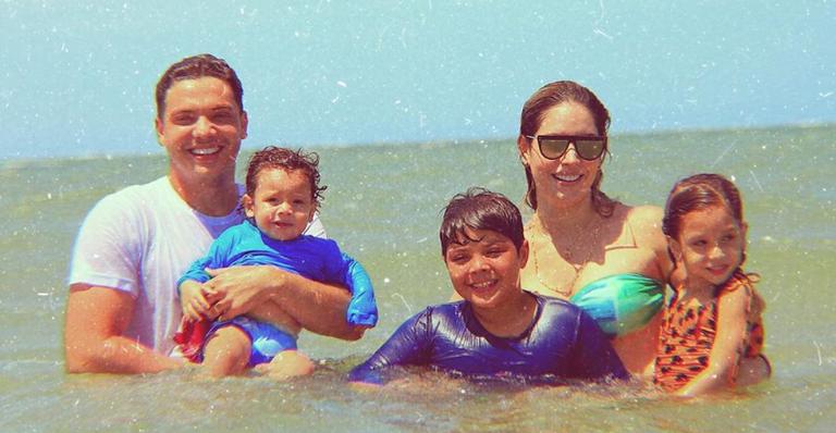 Wesley Safadão encanta a web ao surgir ao lado da família: ”Coisa linda”