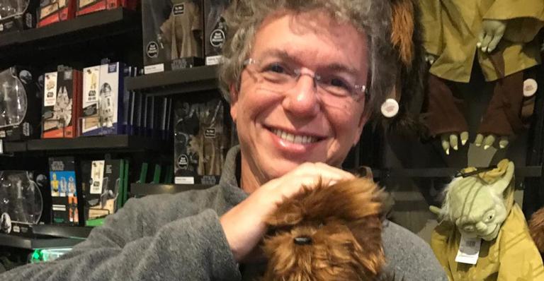 Boninho sai às compras com carro avaliado em quase R$3 milhões