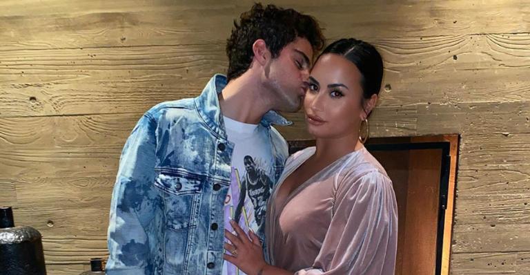 Demi Lovato se declara para o noivo e encanta web: ”Me apaixonando cada vez mais”
