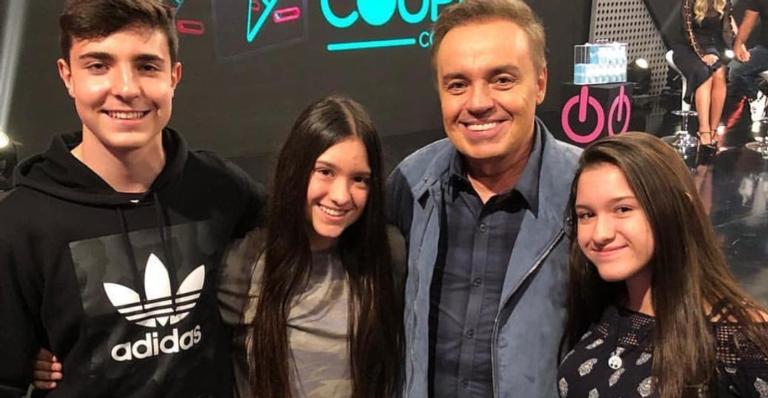 Filho de Gugu Liberato faz homenagem no primeiro Dia dos Pais após o falecimento do apresentador