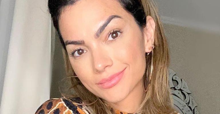 Em frente ao espelho, Kelly Key posa de biquíni e ostenta abdômen trincado: ”Um corpo é um corpo!”