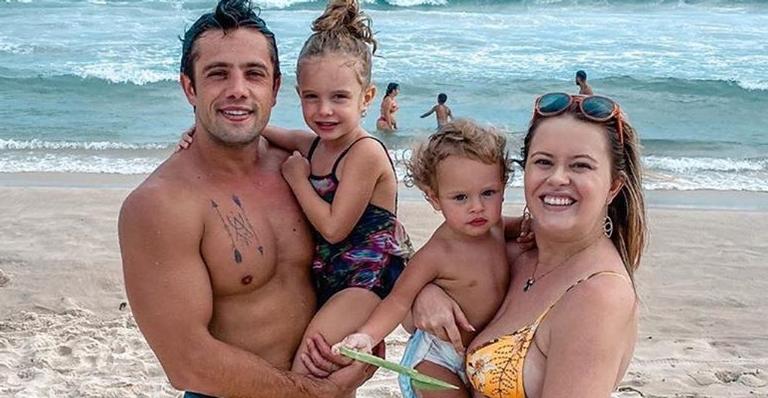 Rafael Cardoso posa com os filhos e Mari Bridi se derrete: ”Você é nosso herói, nosso amor!”