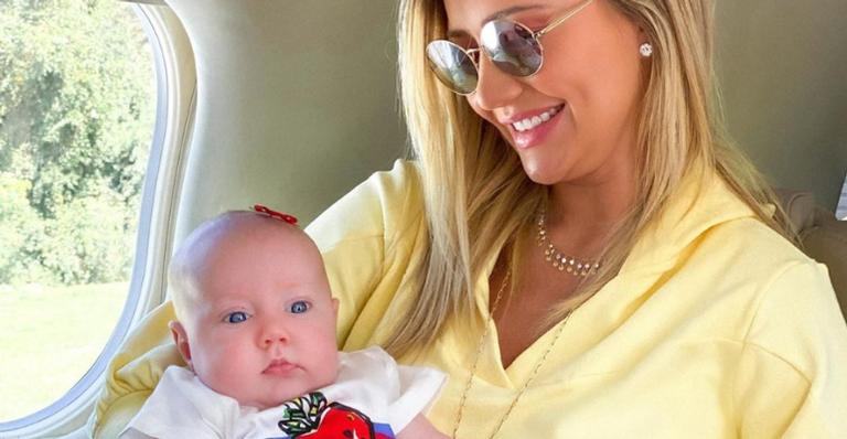 Ana Paula Siebert combina look da filha com o da irmã e sobrinhas